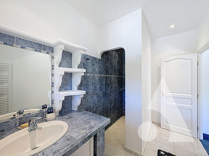 Villa - 240 m² - 6 pièces