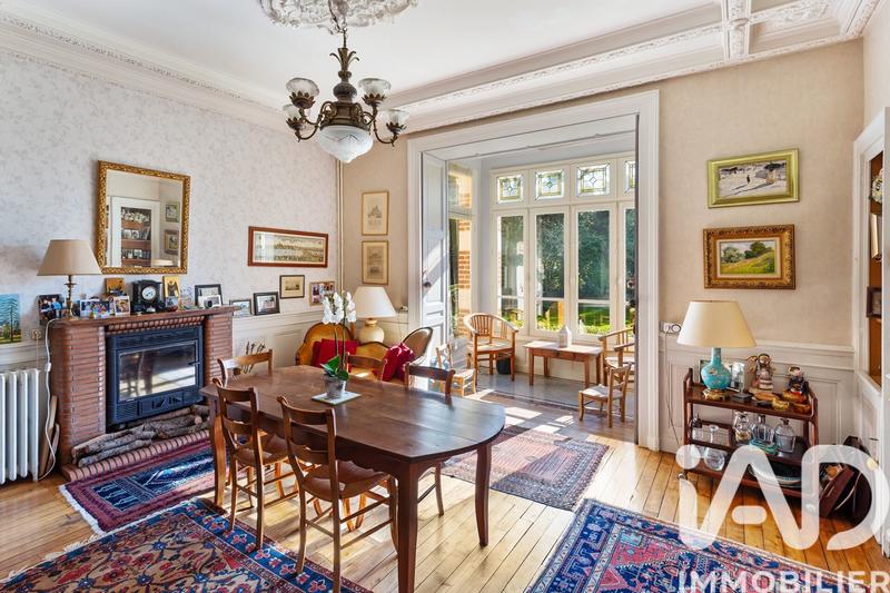 Maison - 302 m² - 12 pièces