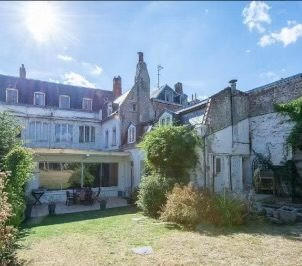 Maison - 374 m² - 10 pièces