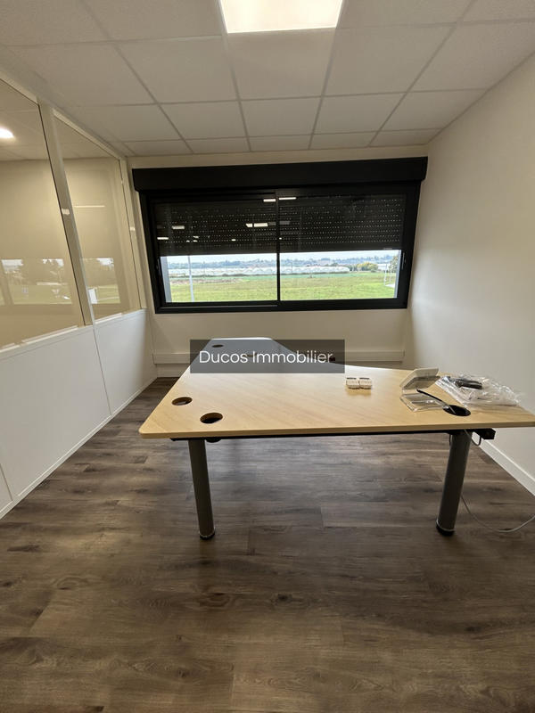 Bureau - 90 m² - 1 pièce