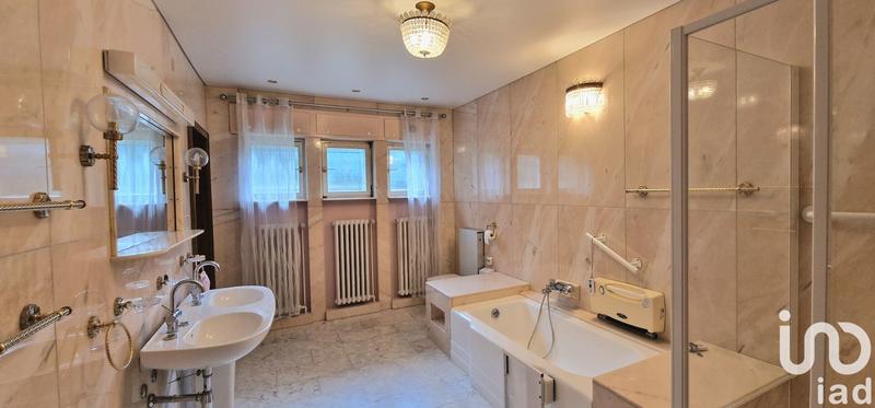 Maison - 334 m² - 10 pièces