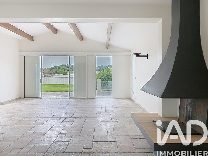 Maison - 255 m² - 9 pièces