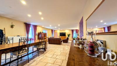 Maison - 244 m² - 7 pièces