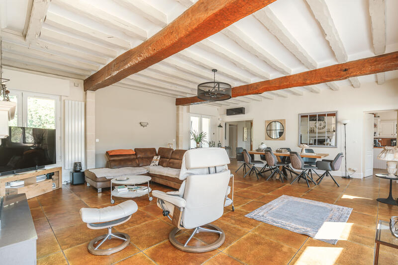 Propriété - 315 m² - 10 pièces