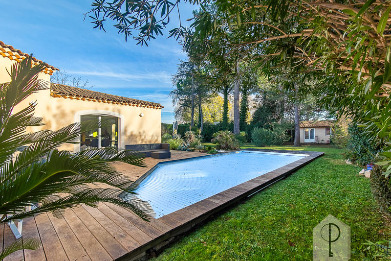 Villa - 216 m² - 6 pièces