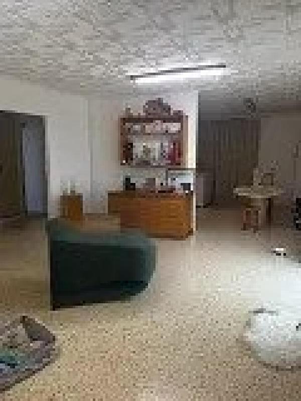 Maison - 235 m² - 10 pièces