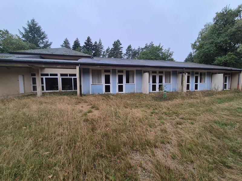 Maison - 3 712 m² - 59 pièces