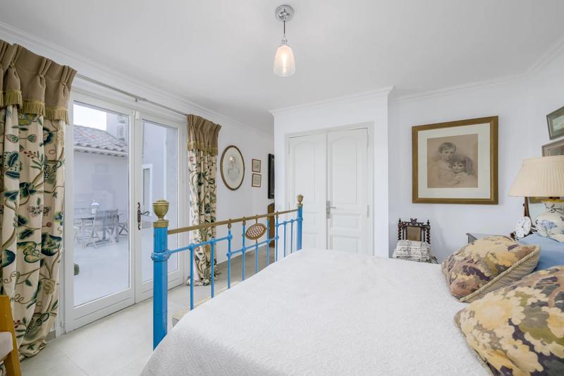 Maison - 228 m² - 8 pièces