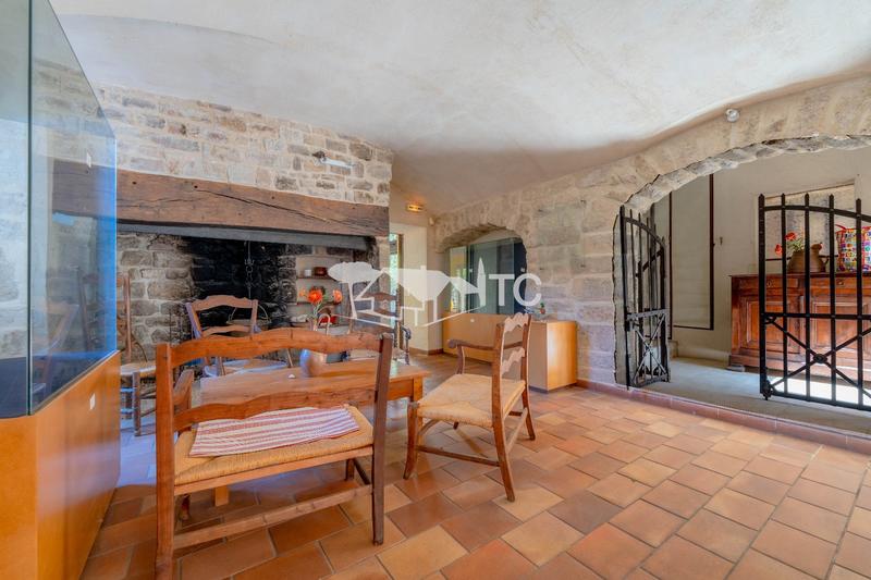 Maison - 225 m² - 9 pièces