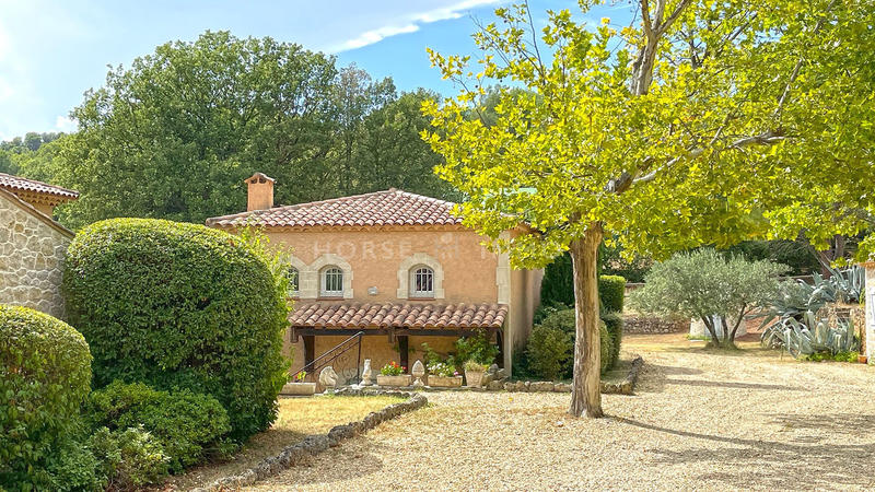 Maison - 315 m² - 9 pièces