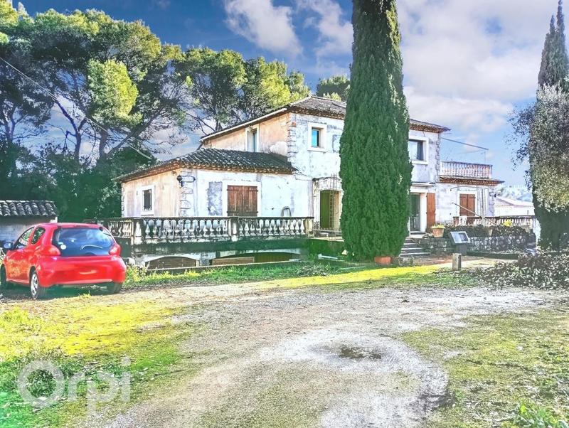 Maison - 247 m² - 9 pièces