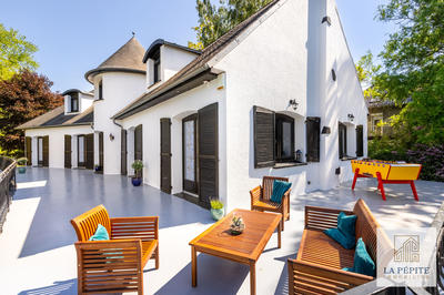 Villa - 267 m² - 10 pièces
