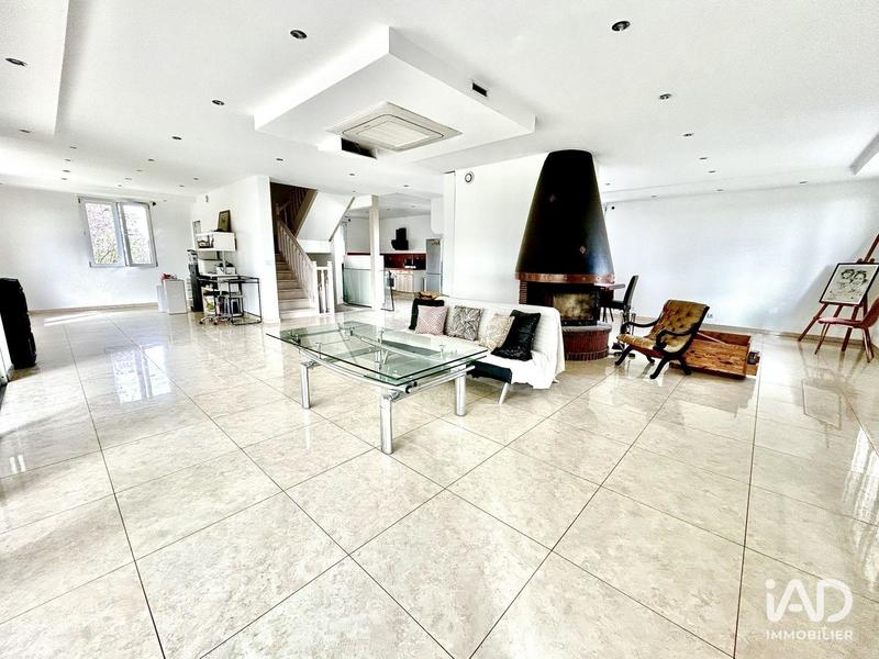 Maison - 247 m² - 5 pièces