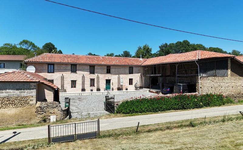 Maison - 235 m² - 8 pièces