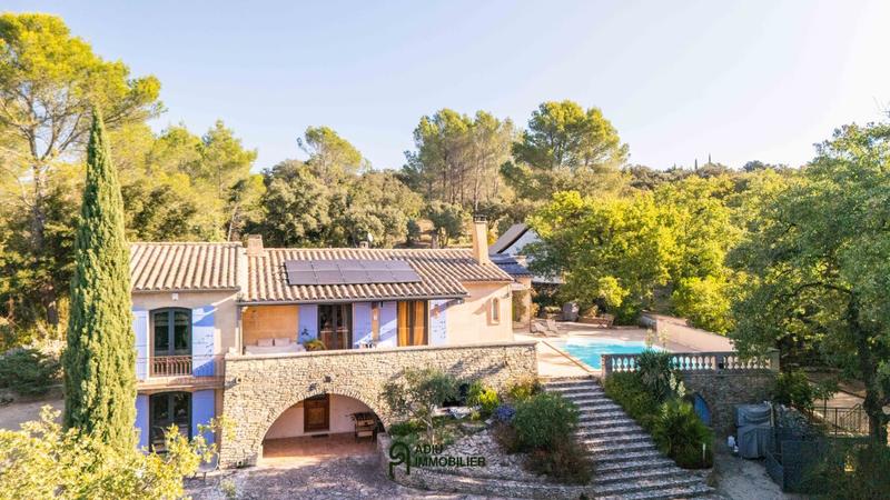 Propriété - 335 m² - 10 pièces