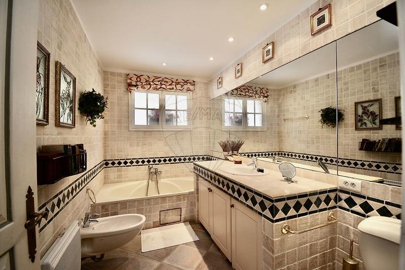 Villa - 185 m² - 6 pièces