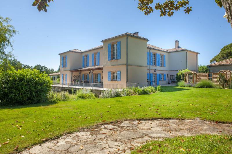 Maison - 655 m² - 20 pièces