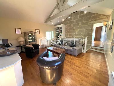 Maison - 247 m² - 9 pièces