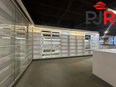 Local commercial - 1 620 m²