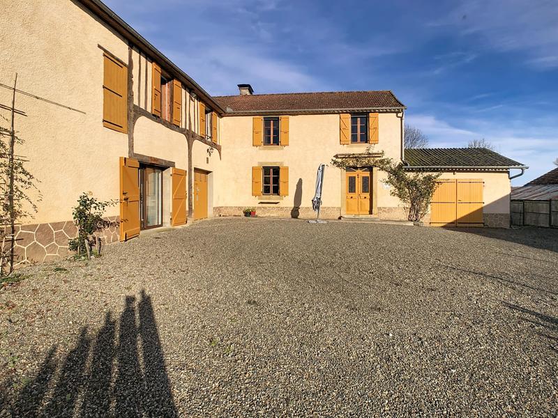 Villa - 241 m² - 6 pièces