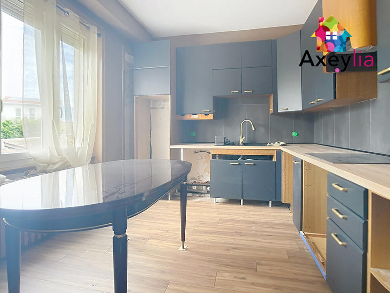 Maison - 250 m² - 6 pièces