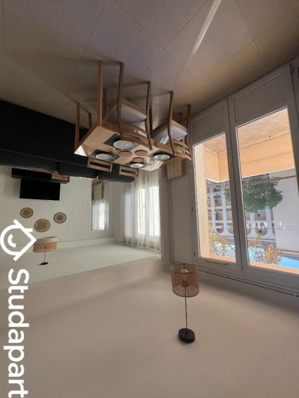 Chambre - 9 m² - 1 pièce