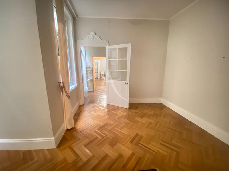 Maison - 197 m² - 8 pièces