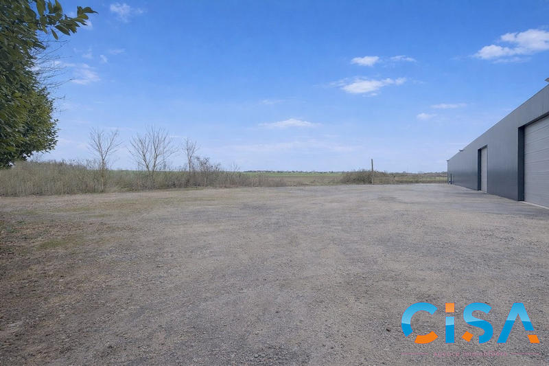 Entrepôt - 1 520 m²