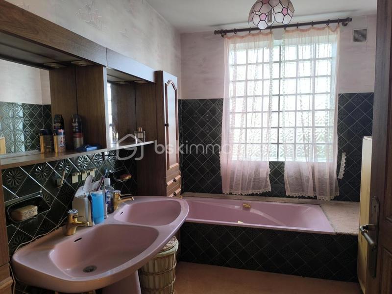 Maison - 218 m² - 10 pièces