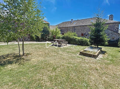 Maison - 404 m² - 16 pièces