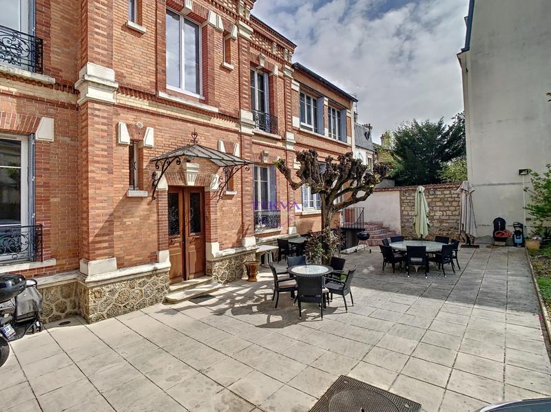 Maison - 530 m² - 12 pièces