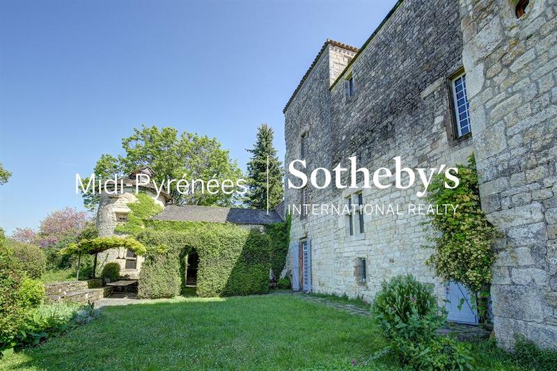 Château - 470 m² - 12 pièces