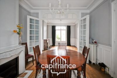 Maison - 230 m² - 6 pièces