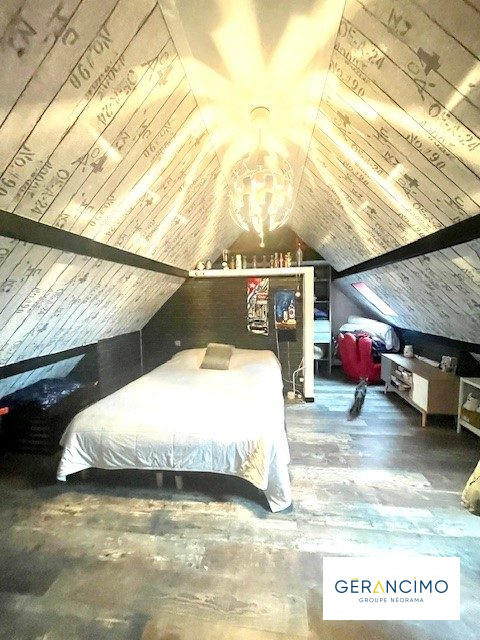 Maison - 241 m² - 7 pièces