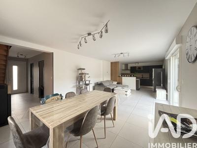 Maison - 121 m² - 5 pièces