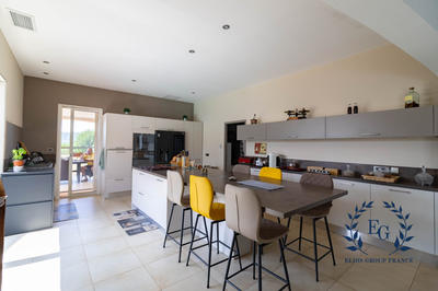 Maison - 184 m² - 7 pièces