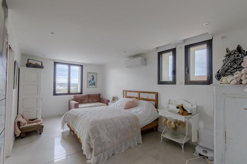 Maison - 275 m² - 9 pièces