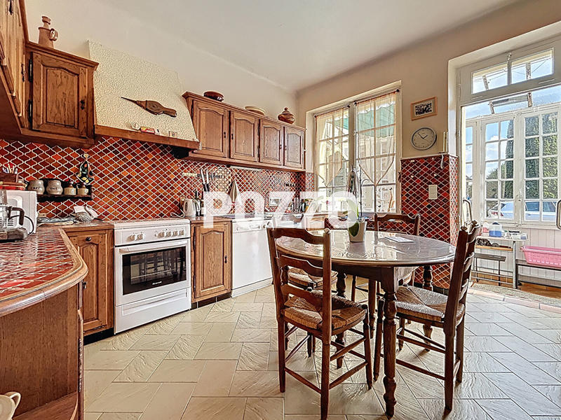 Maison - 177 m² - 8 pièces