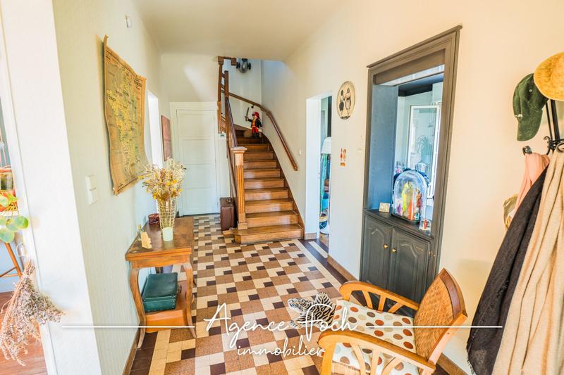 Maison traditionnelle - 250 m² - 5 pièces