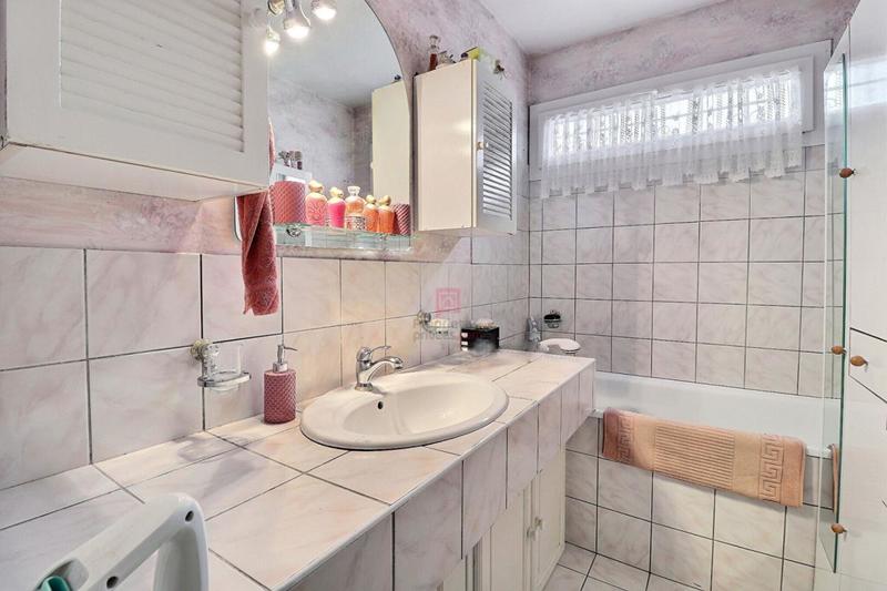 Maison - 97 m² - 5 pièces