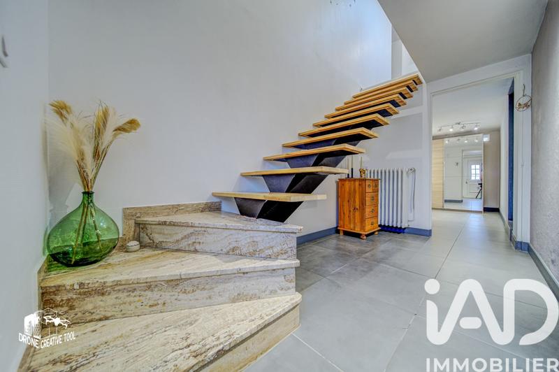 Maison - 230 m² - 8 pièces