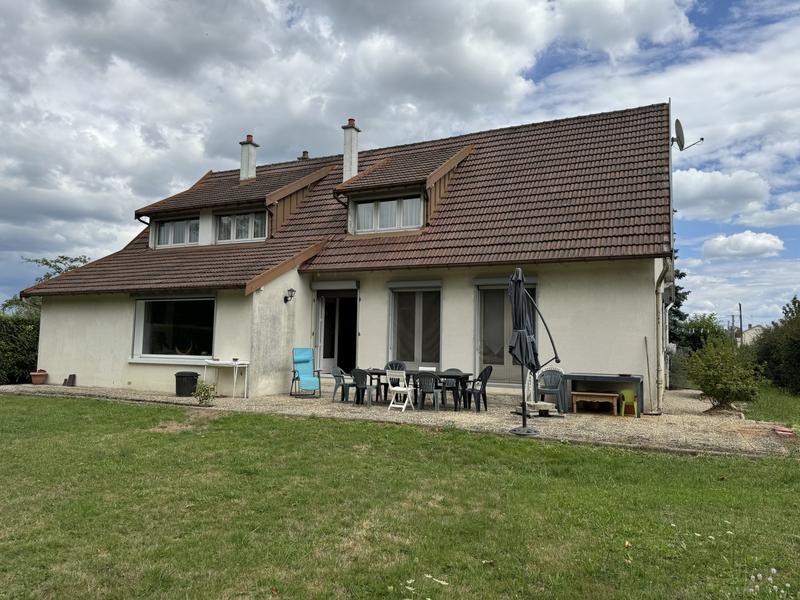 Maison traditionnelle - 168 m² - 7 pièces