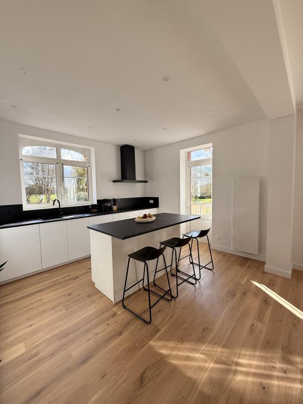 Maison de maîtres - 241 m² - 8 pièces