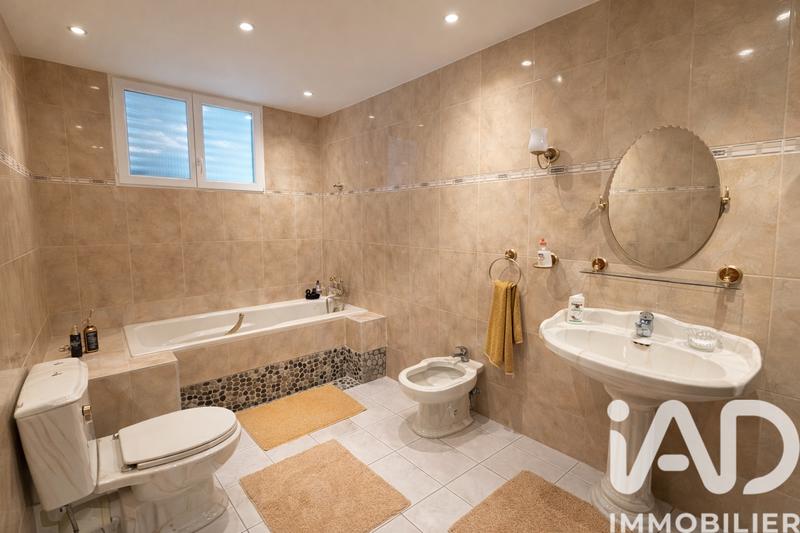 Maison - 197 m² - 6 pièces