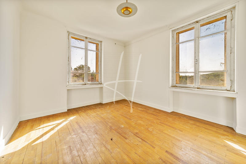 Maison - 210 m² - 6 pièces