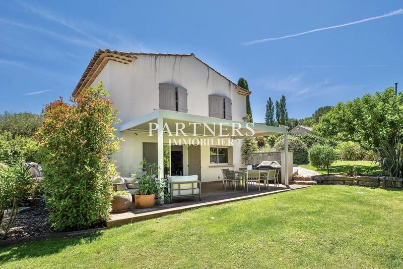 Maison - 465 m² - 11 pièces