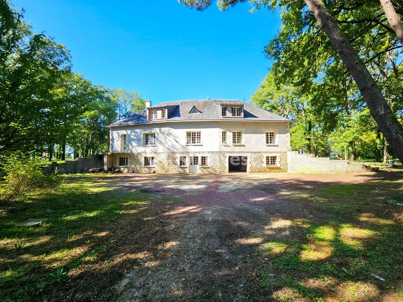 Maison - 250 m² - 8 pièces