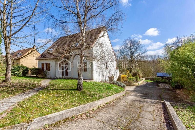 Maison - 141 m² - 6 pièces