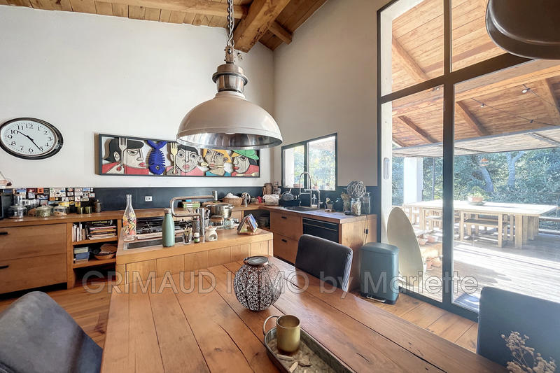 Maison - 278 m² - 10 pièces