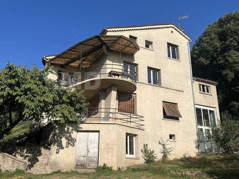 Maison traditionnelle - 187 m² - 7 pièces